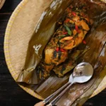 Membuat Pepes Ayam, Hidangan Nusantara yang Menggoda
