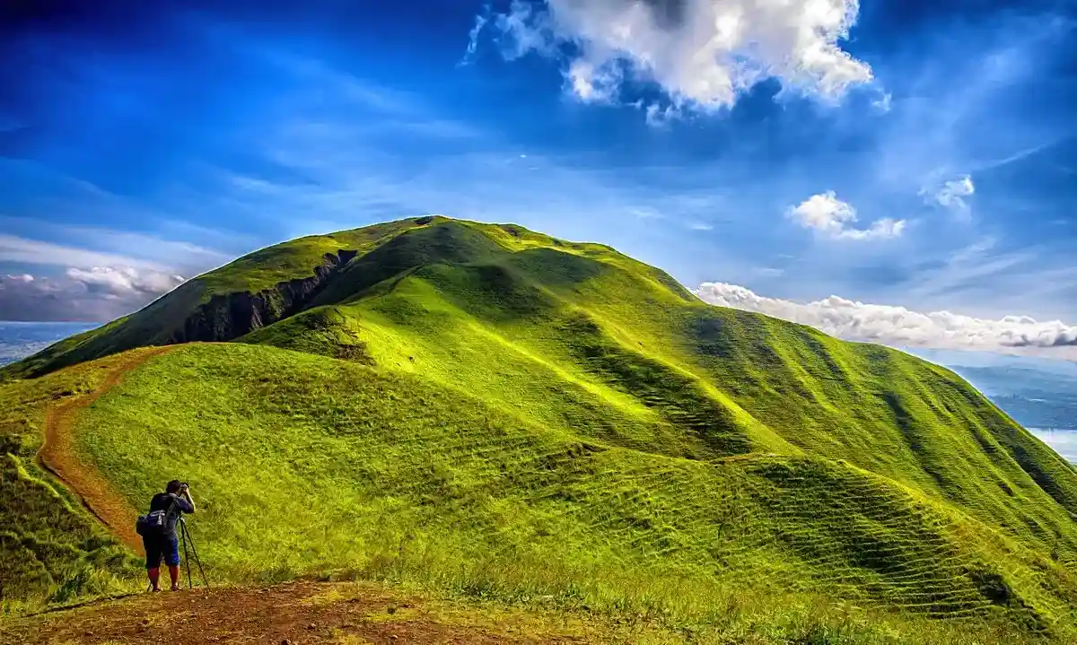 Bukit Holbung, Panorama Indah Danau Toba yang Selalu Bikin Rindu